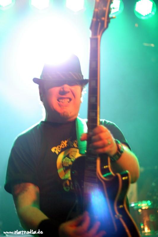 The Mahones
