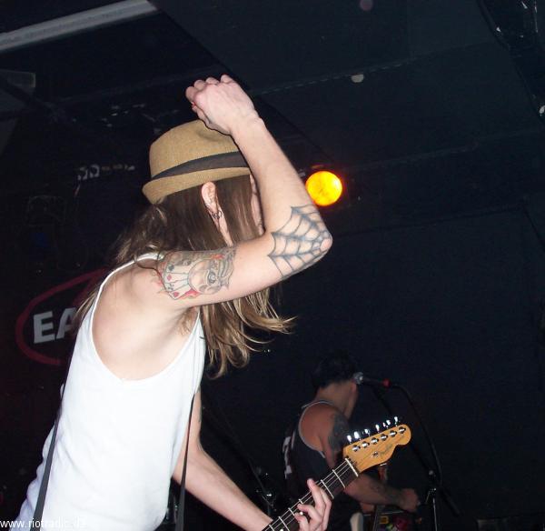 bombshell_rocks_20050213-20:24:52-0015.JPG.jpg