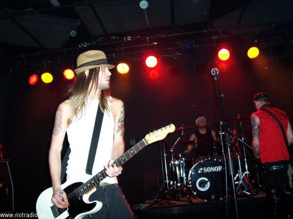 bombshell_rocks_20050213-20:28:56-0019.JPG.jpg