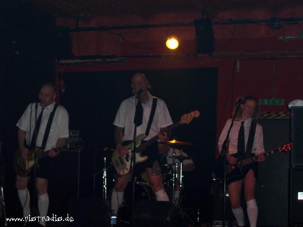 gee-strings2006-12-23-02.JPG.jpg