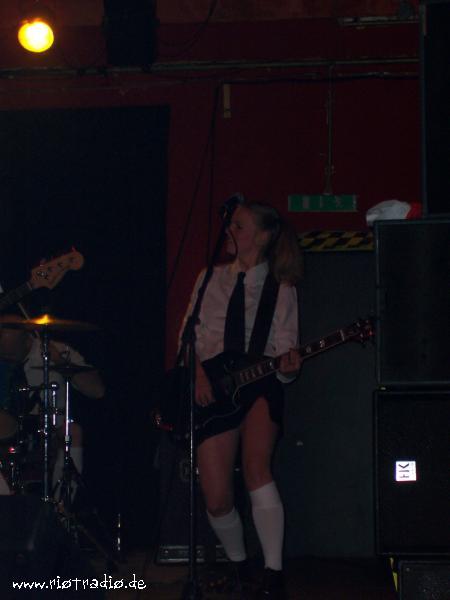 gee-strings2006-12-23-04.JPG.jpg