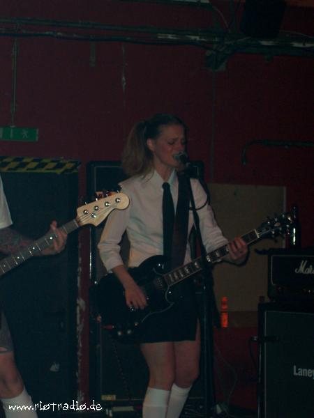 gee-strings2006-12-23-08.JPG.jpg