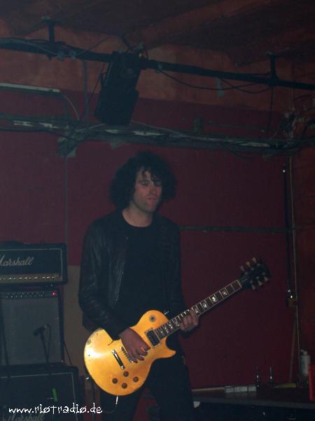 gee-strings2006-12-23-12.JPG.jpg