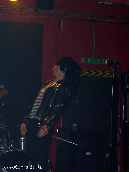 gee-strings2006-12-23-13.JPG.jpg