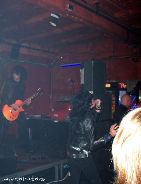 gee-strings2006-12-23-17.JPG.jpg