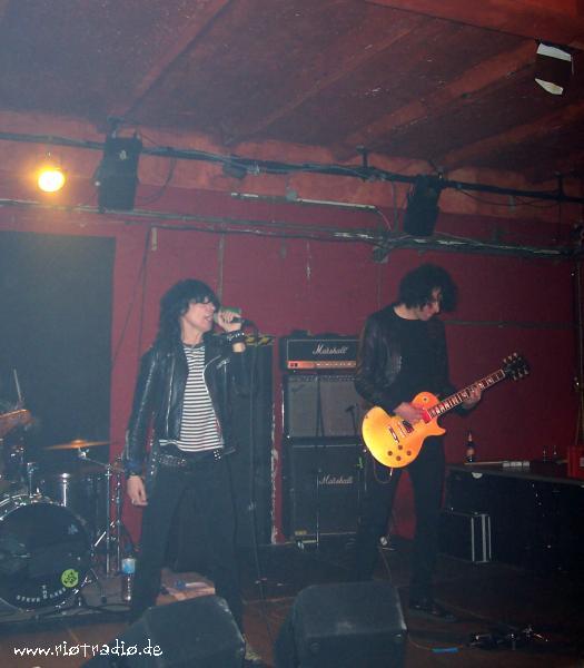 gee-strings2006-12-23-22.JPG.jpg