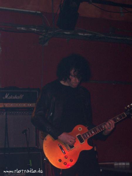 gee-strings2006-12-23-24.JPG.jpg