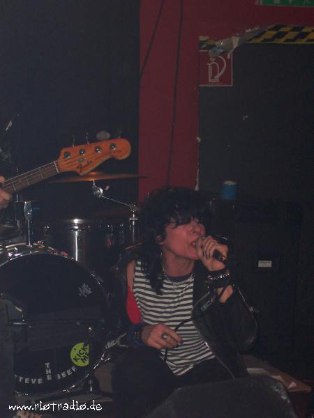 gee-strings2006-12-23-26.JPG.jpg