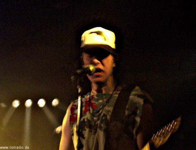 uksubs_vibrators_20050202--0002_1.jpg.jpg