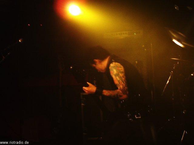 uksubs_vibrators_20050202--0004_1.jpg.jpg