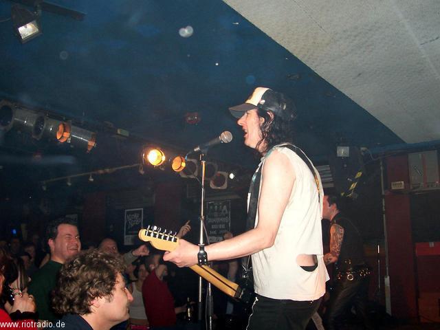 uksubs_vibrators_20050202--0027_1.jpg.jpg
