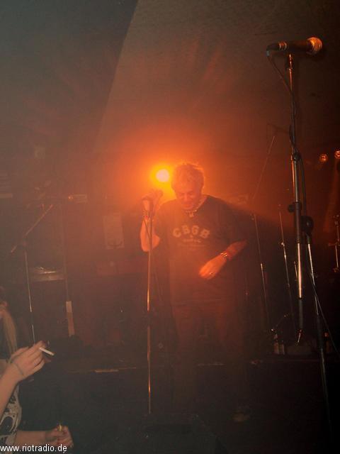 uksubs_vibrators_20050202--0029_1.jpg.jpg