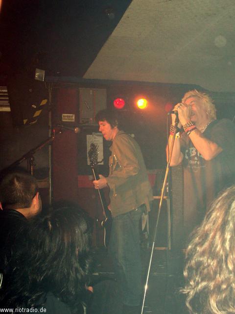 uksubs_vibrators_20050202--0035_1.jpg.jpg
