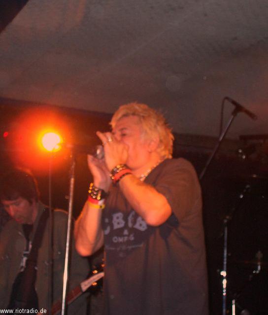 uksubs_vibrators_20050202--0037_1.jpg.jpg