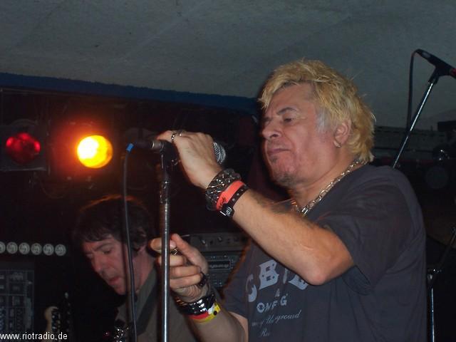 uksubs_vibrators_20050202--0039_1.jpg.jpg