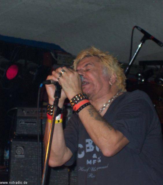 uksubs_vibrators_20050202--0040_1.jpg.jpg