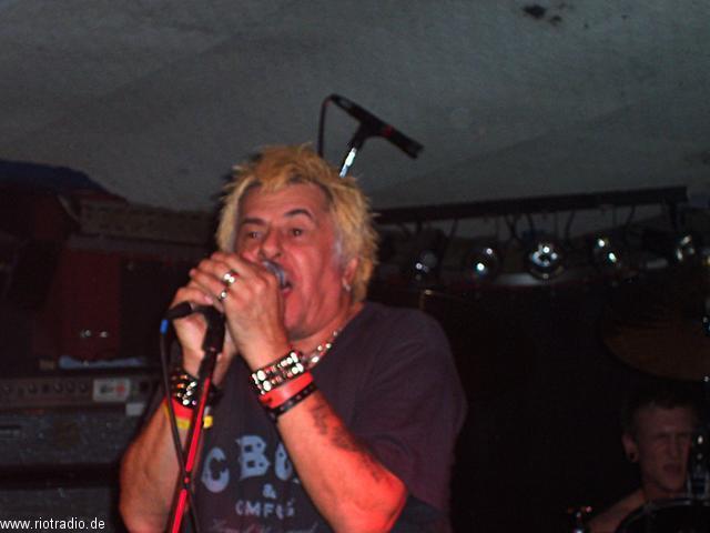 uksubs_vibrators_20050202--0041_1.jpg.jpg