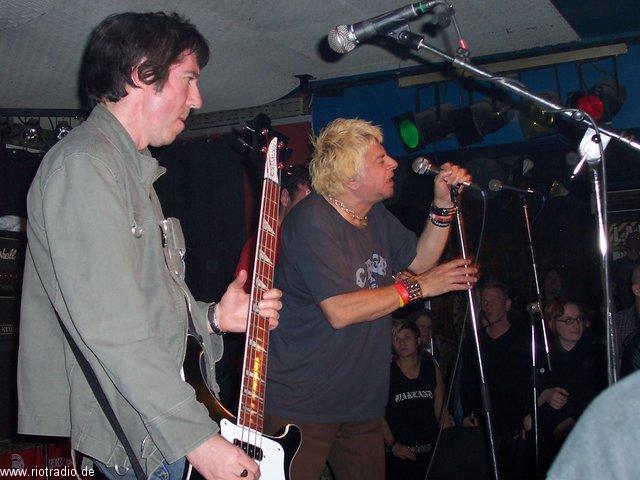 uksubs_vibrators_20050202--0051_1.jpg.jpg